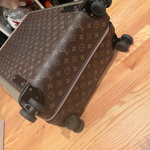 Louis Vuitton carry-on luggage - M42688
HORIZON 70 - Picture 13 of 17